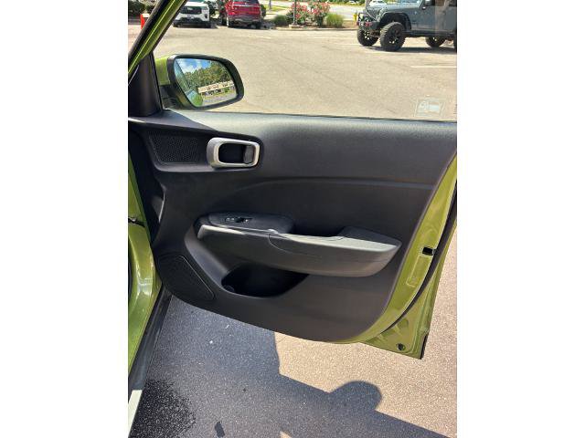 Used 2020 Hyundai Venue SE FWD image 5