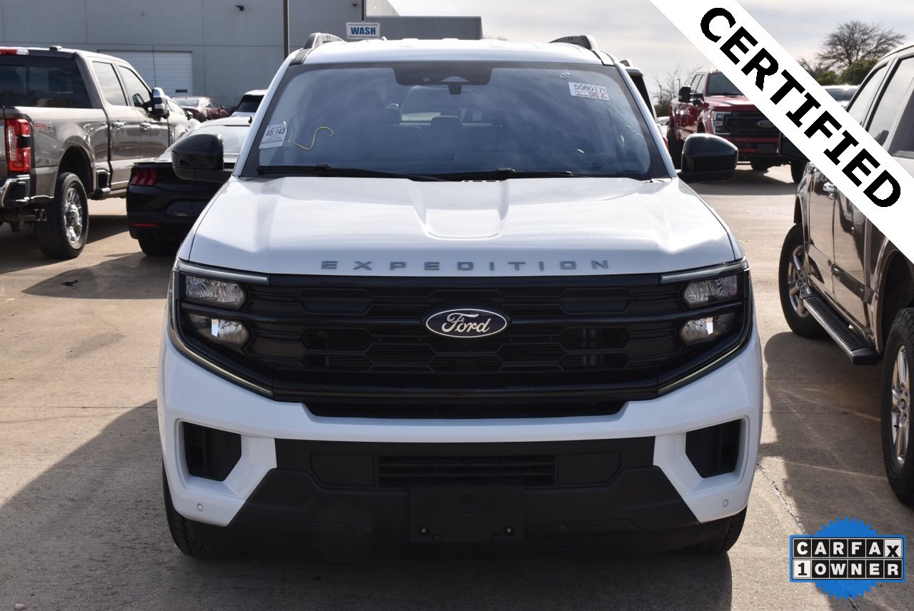 Certified 2025 Ford Expedition Active image 3