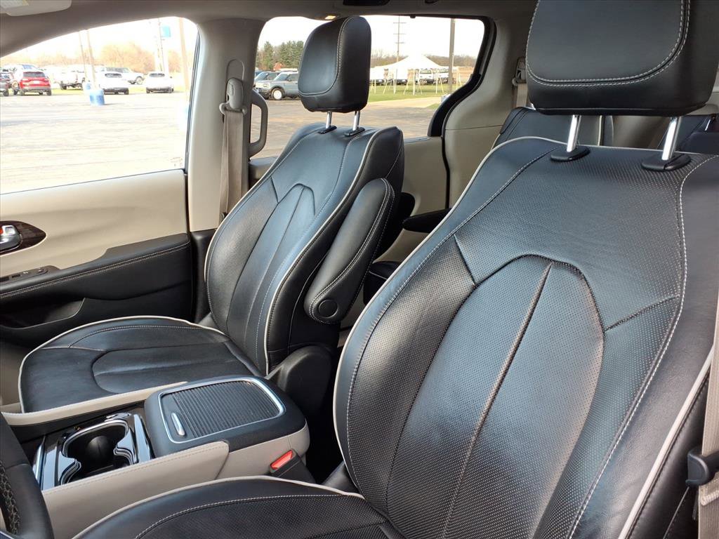 Used 2023 Chrysler Pacifica Limited FWD image 15
