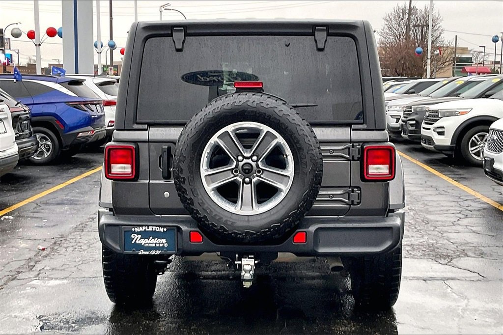 Used 2019 Jeep Wrangler Unlimited Sahara image 3