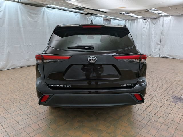 Used 2021 Toyota Highlander XLE AWD/4WD image 6