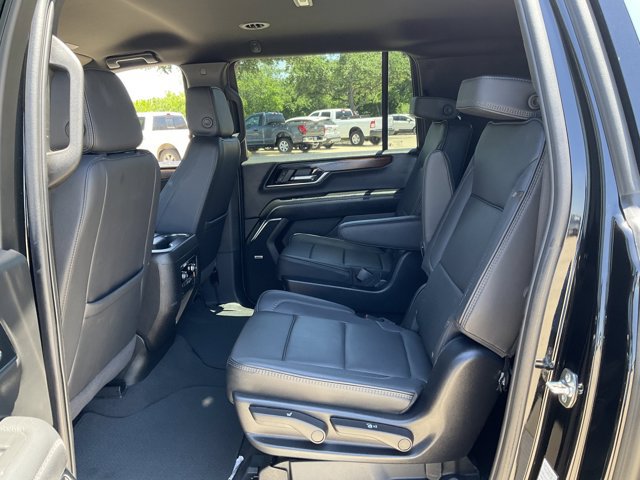 Used 2025 GMC Yukon XL Denali AWD/4WD image 9