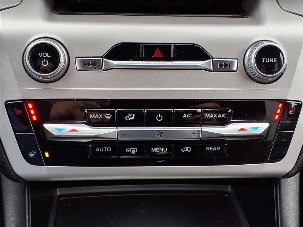 Certified 2022 Ford Explorer XLT w/ Equipment Group 202A image 17