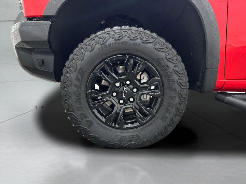 Used 2025 Chevrolet Silverado 1500 ZR2 w/ Technology Package image 13