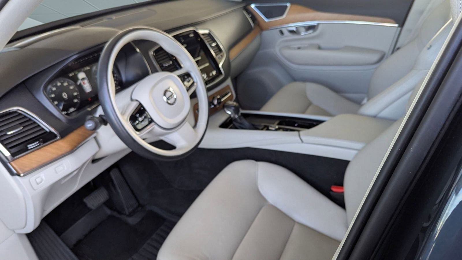 Used 2021 Volvo XC90 T6 Momentum w/ Advanced Package image 9