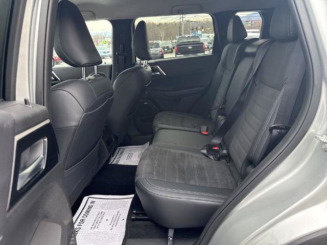 Used 2025 Mitsubishi Outlander AWD image 22