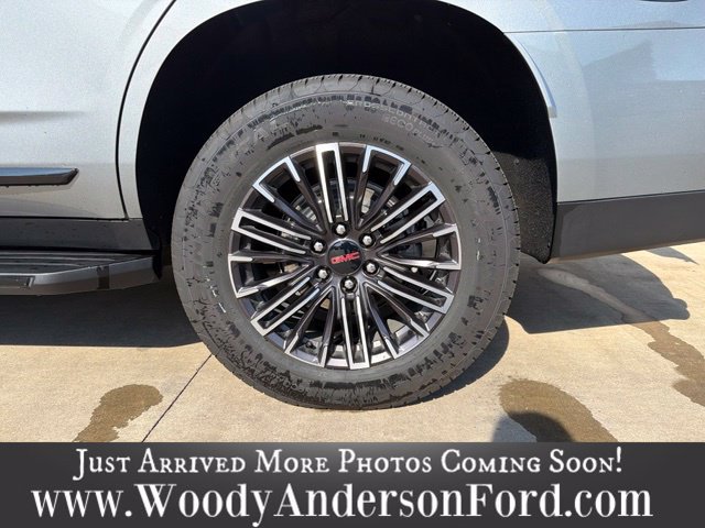 Used 2025 GMC Yukon Elevation w/ LPO, Elevation Black Package AWD/4WD image 7