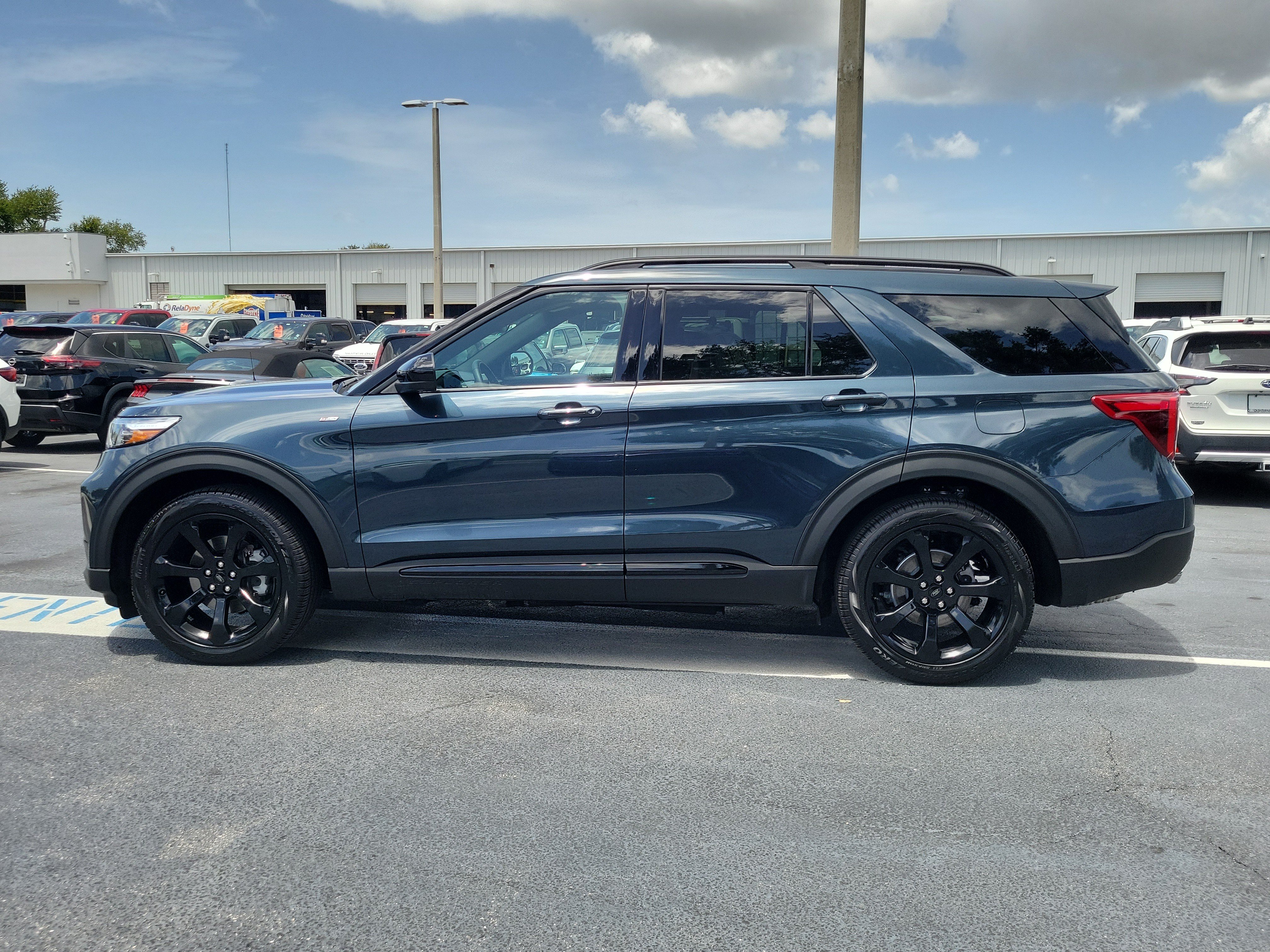 Certified 2024 Ford Explorer ST-Line w/ Class IV Trailer Tow Package RWD image 6
