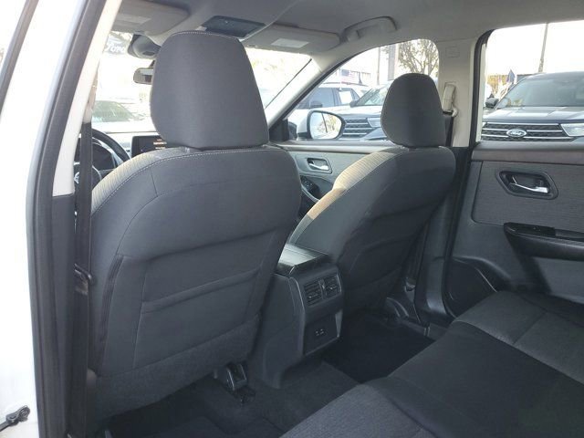 Used 2021 Nissan Rogue SV image 10