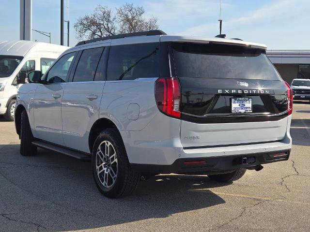 Certified 2025 Ford Expedition Active image 4