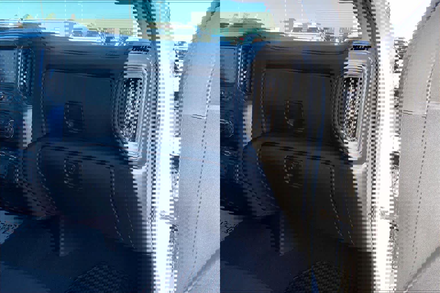 Used 2024 Chevrolet Silverado 2500 Custom w/ Custom Value Package image 18