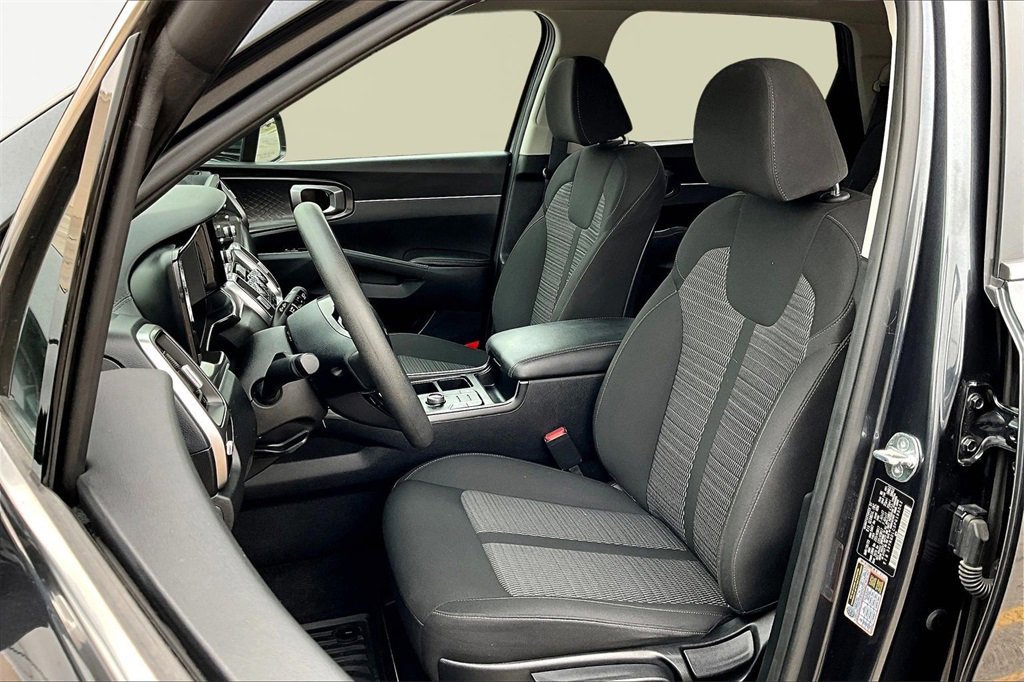 Used 2023 Kia Sorento LX image 25