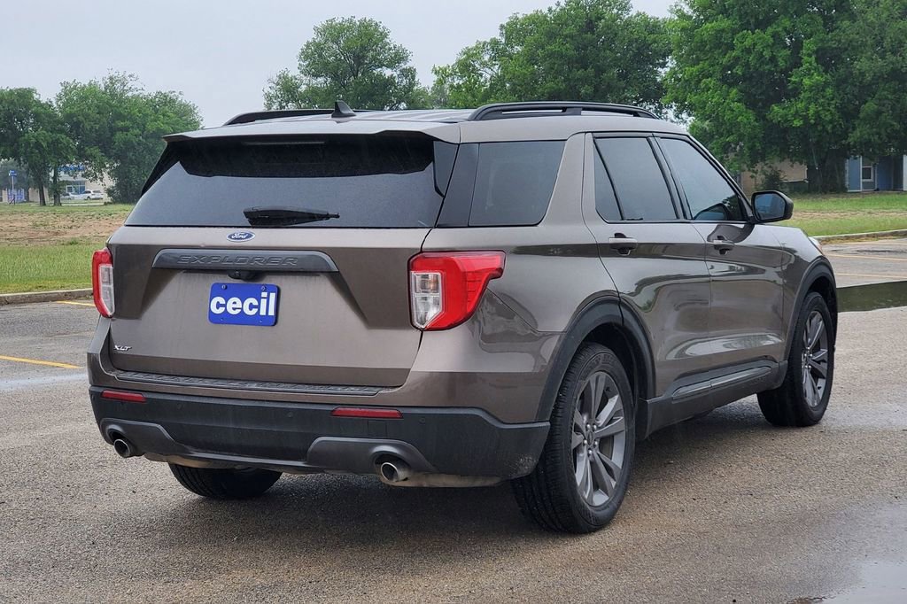 Certified 2021 Ford Explorer XLT w/ Equipment Group 202A RWD image 3