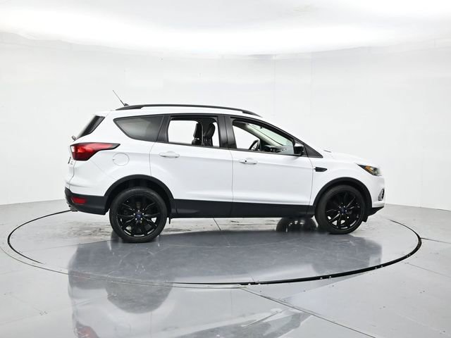Certified 2019 Ford Escape SE FWD image 2