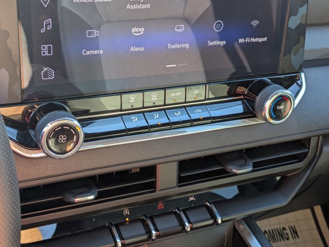 Used 2024 Chevrolet Colorado Trail Boss w/ Technology Package image 26