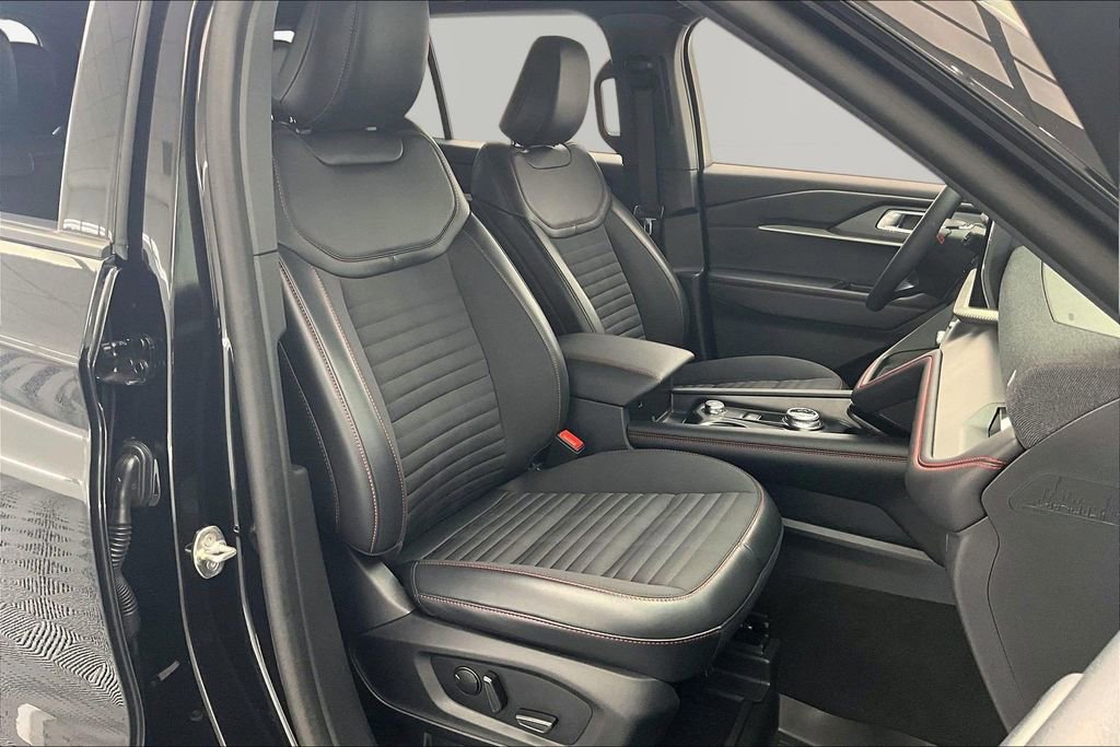Certified 2025 Ford Explorer ST-Line w/ ST-Line Street Pack AWD/4WD image 7