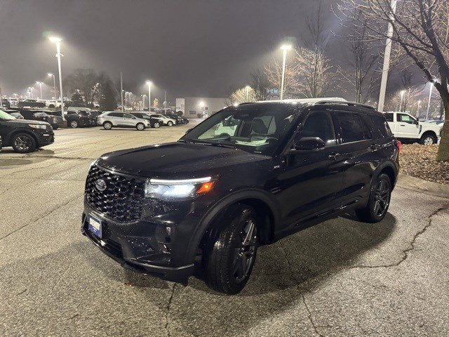 Certified 2025 Ford Explorer ST-Line w/ ST-Line Street Pack image 3