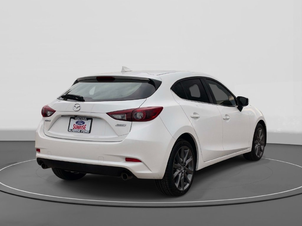 Used 2018 MAZDA MAZDA3 Grand Touring w/ Premium Equipment Package FWD image 5