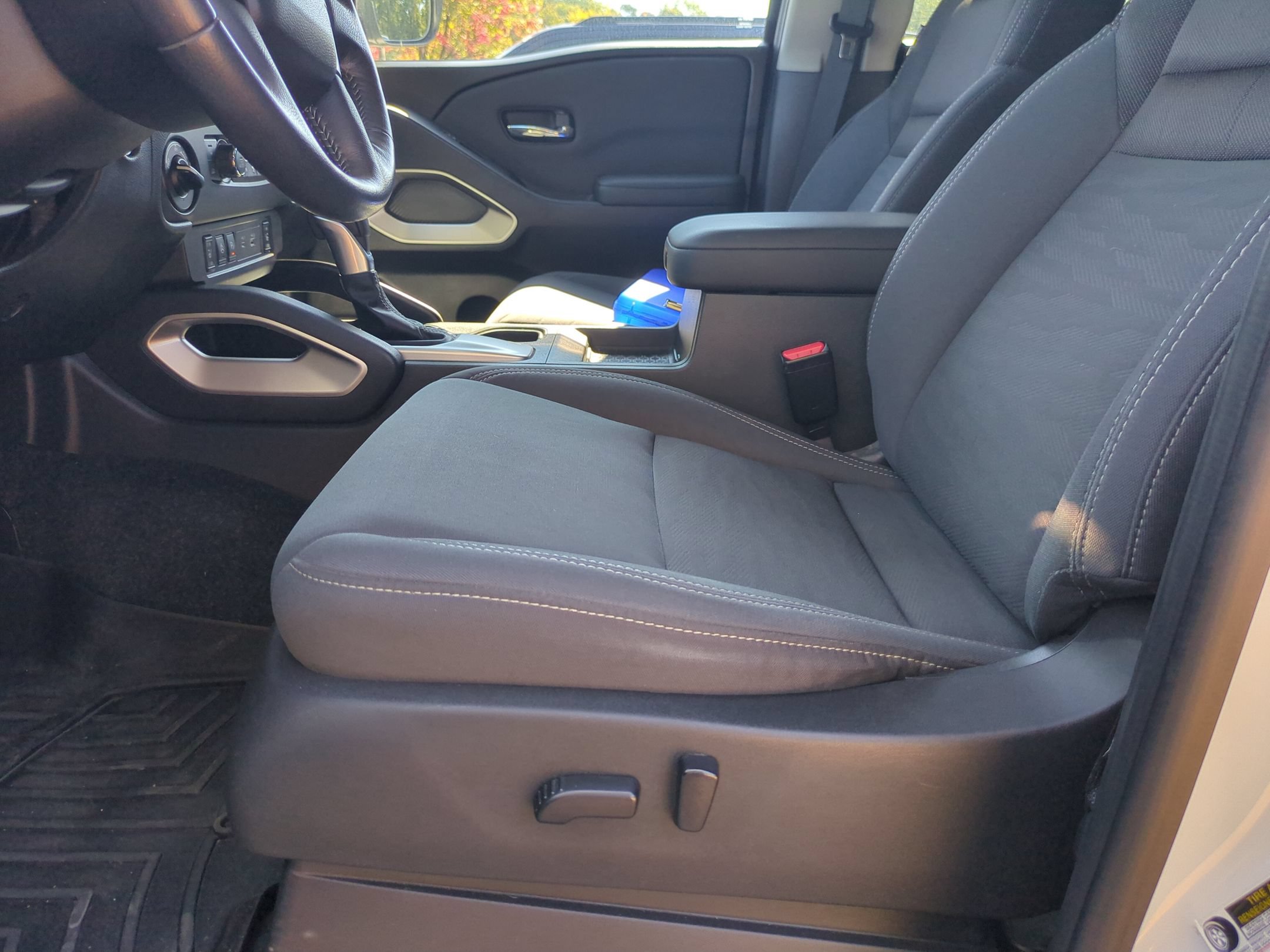 Used 2022 Nissan Frontier SV AWD/4WD image 13