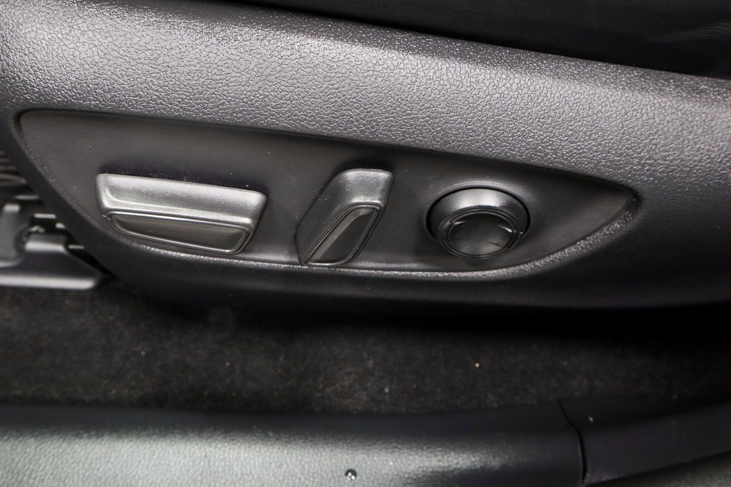 Used 2019 Toyota RAV4 Limited w/ Advanced Technology Package image 27