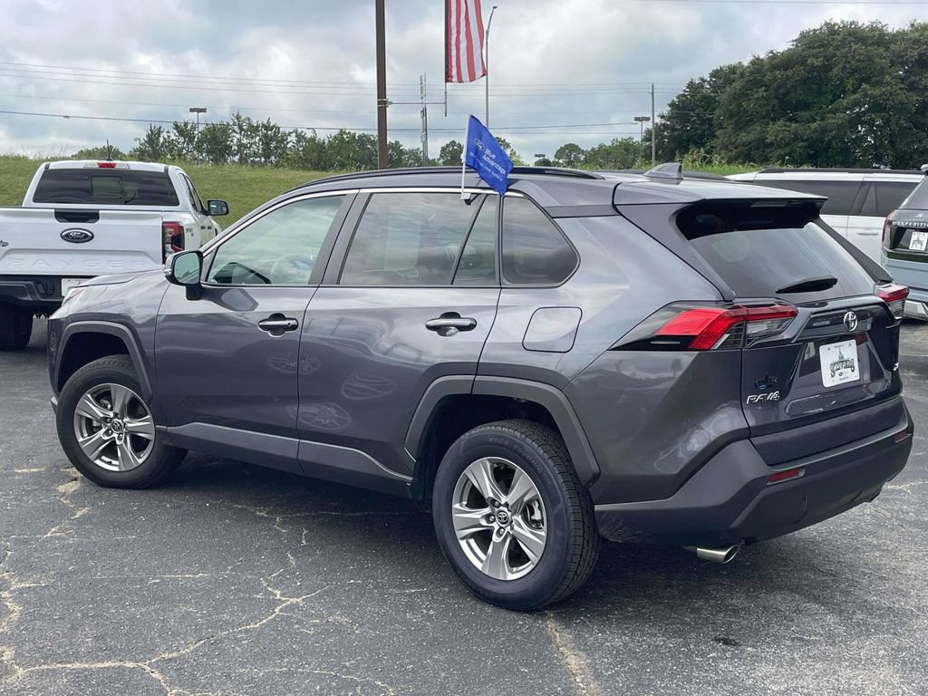 Used 2023 Toyota RAV4 XLE w/ Convenience Package FWD image 5