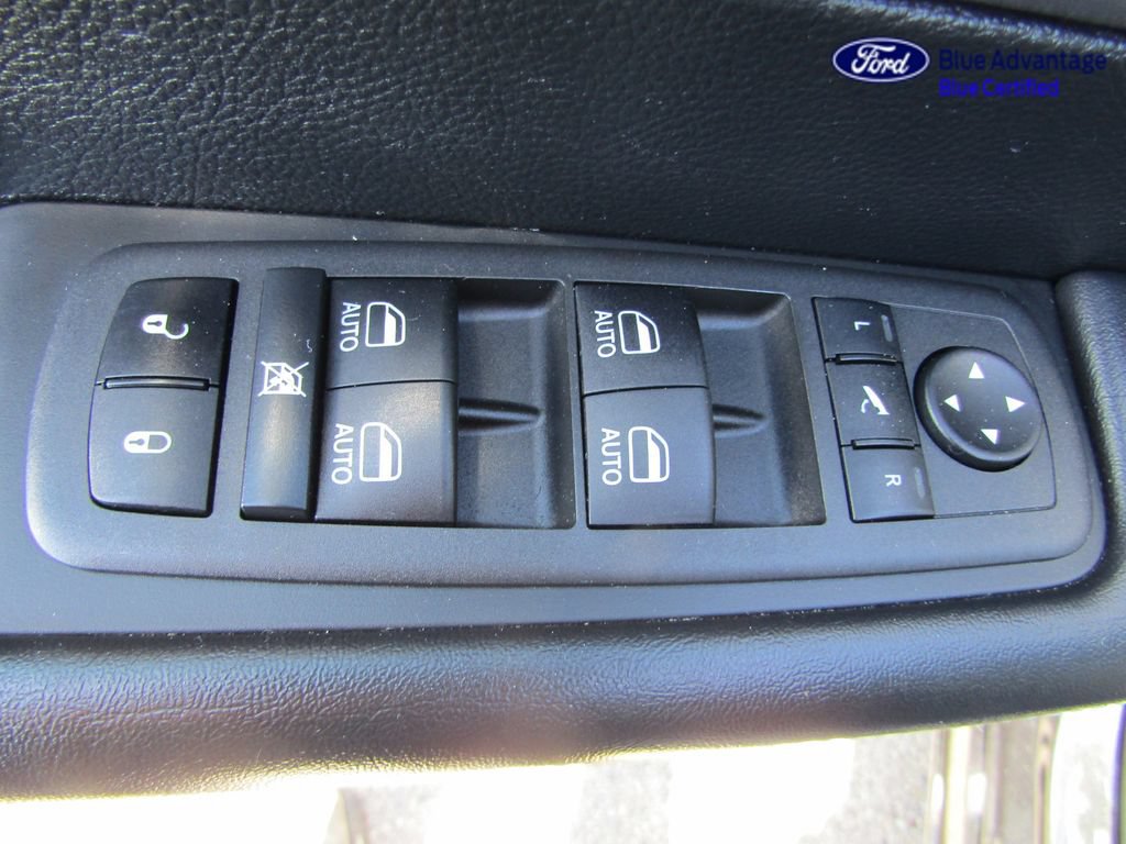 Used 2022 Chrysler Pacifica Limited w/ Uconnect Theater Family Group FWD image 31