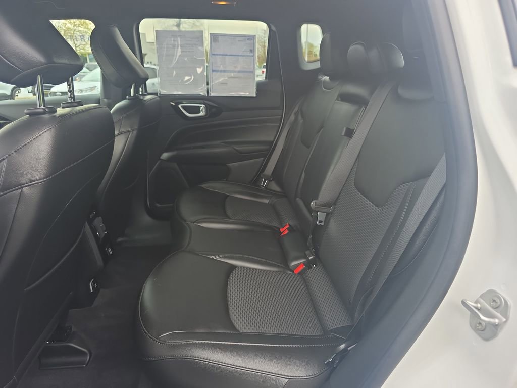 Used 2022 Jeep Compass Latitude FWD image 39