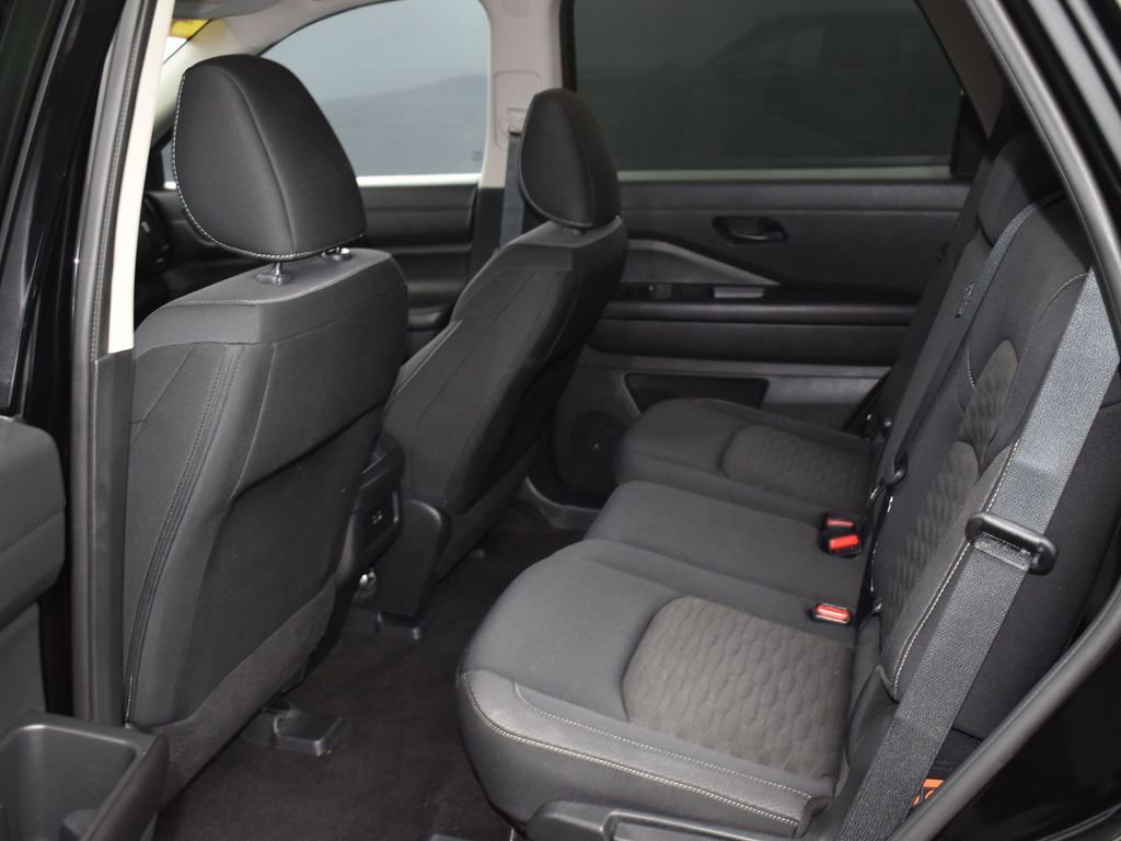 Used 2024 Nissan Pathfinder S image 11