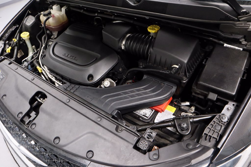 Used 2023 Chrysler Pacifica Touring-L FWD image 18