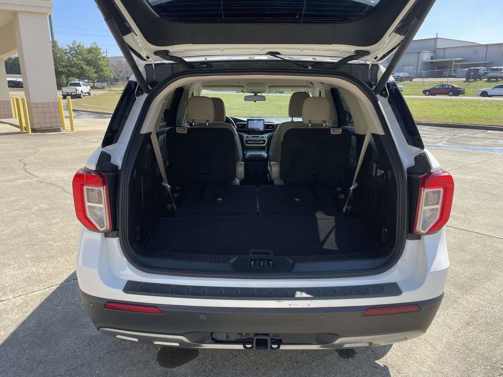 Certified 2022 Ford Explorer XLT w/ Equipment Group 202A image 10