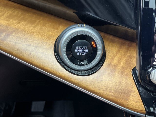 Used 2024 Jeep Grand Wagoneer L Series III AWD/4WD image 23