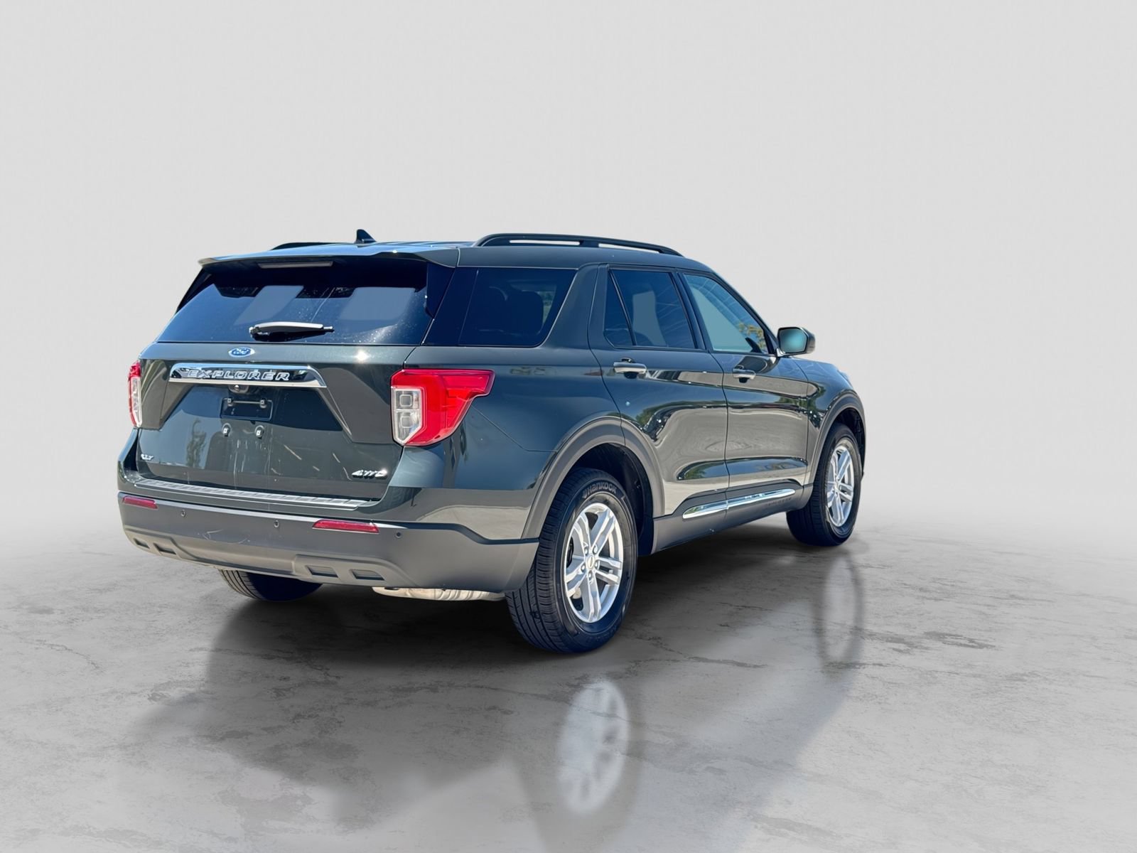 Certified 2024 Ford Explorer XLT AWD/4WD image 8