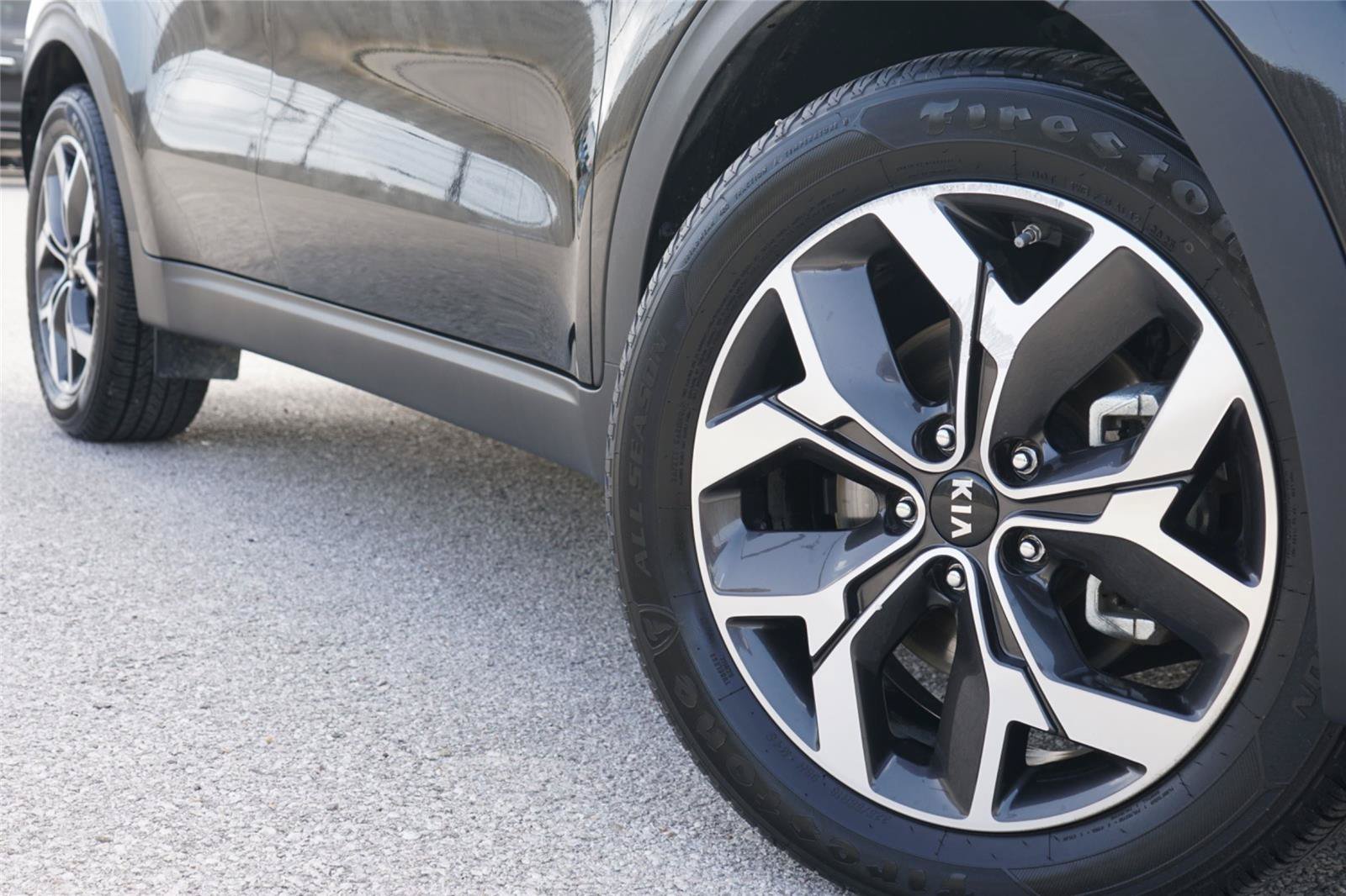Used 2021 Kia Sportage EX FWD image 2