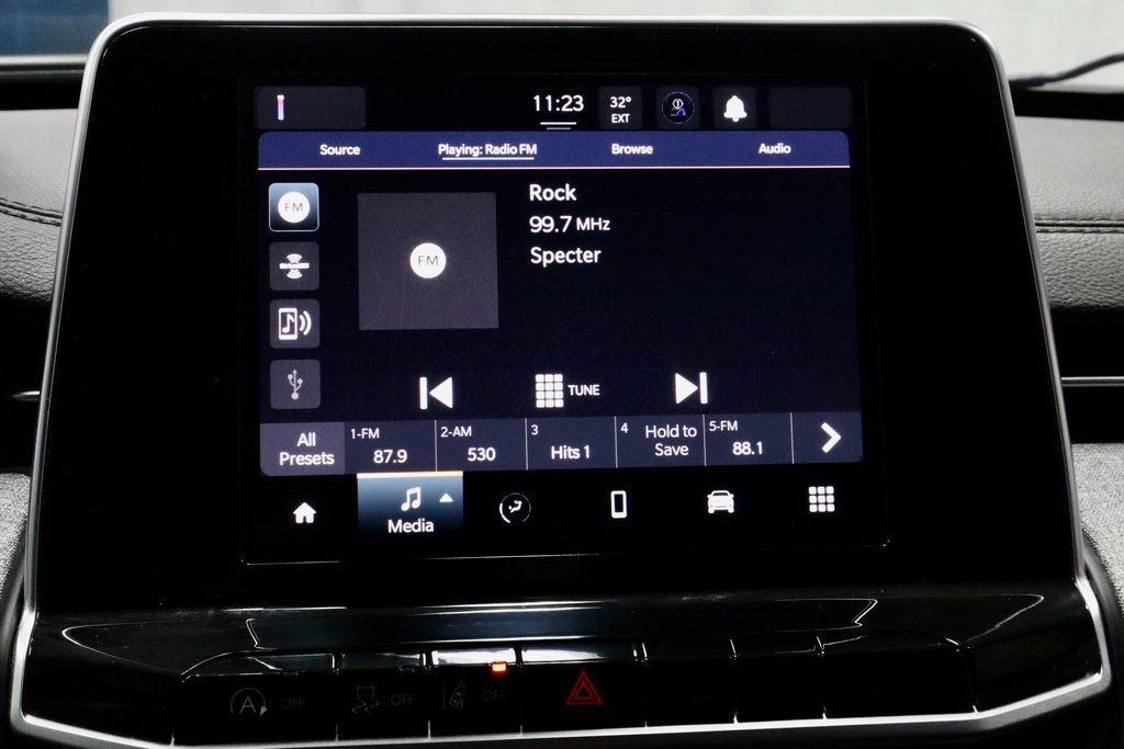 Used 2025 Jeep Compass Latitude image 11