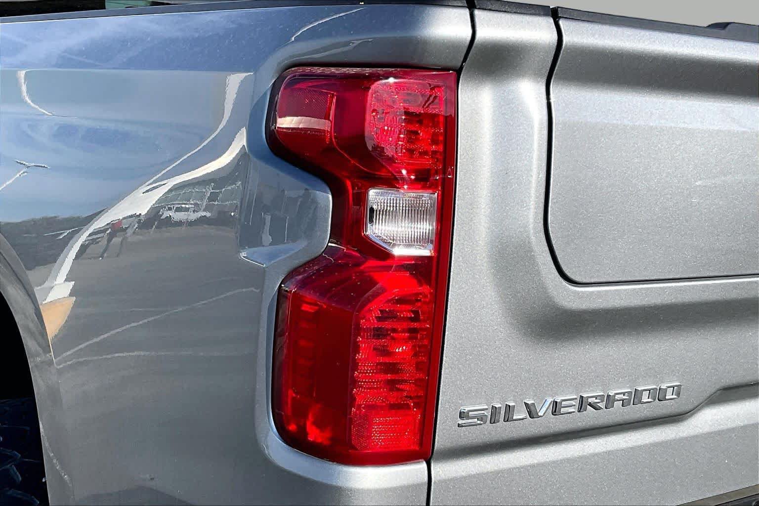 Used 2025 Chevrolet Silverado 1500 LT AWD/4WD image 25