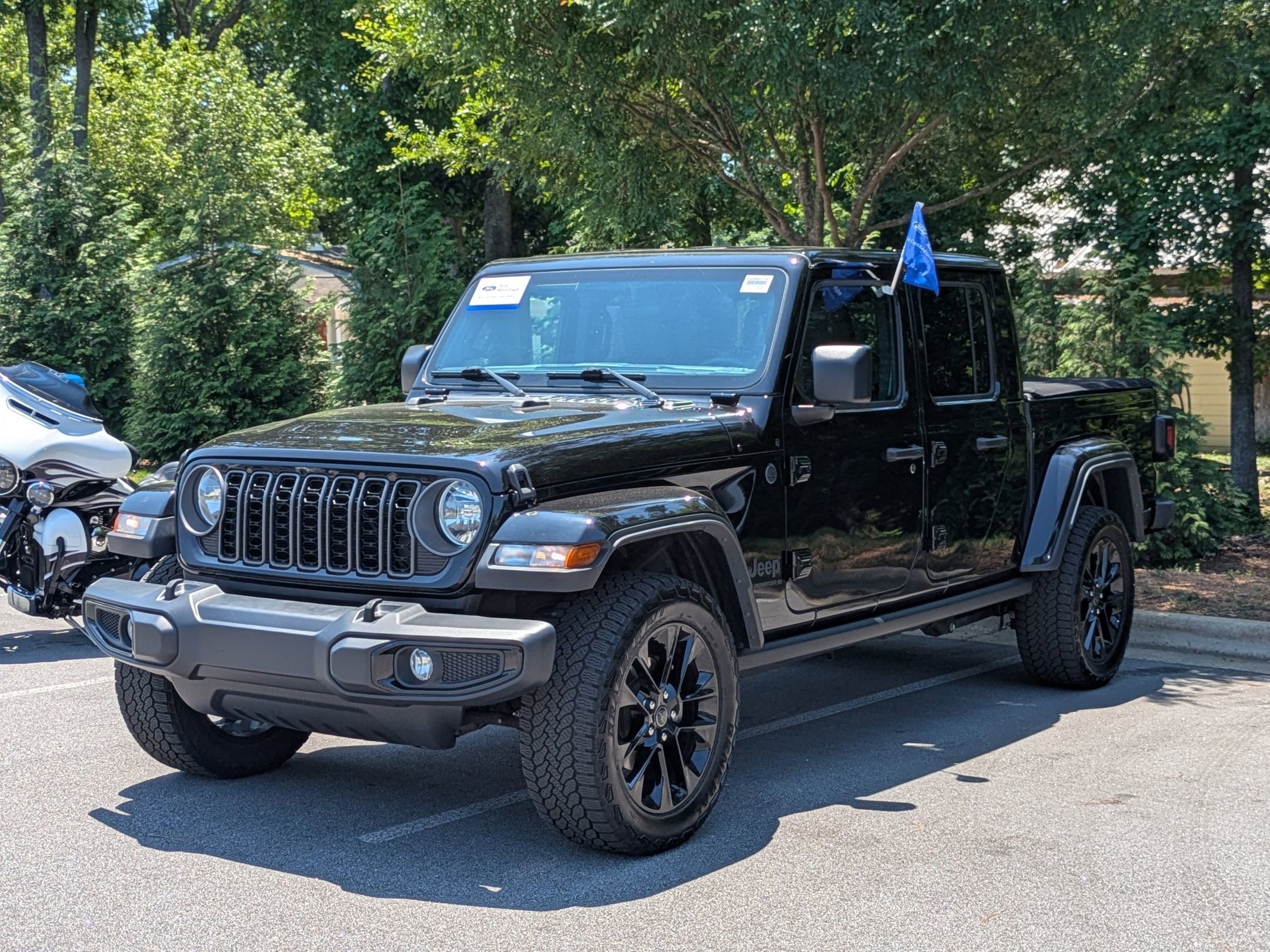 Used 2024 Jeep Gladiator Sport AWD/4WD image 6