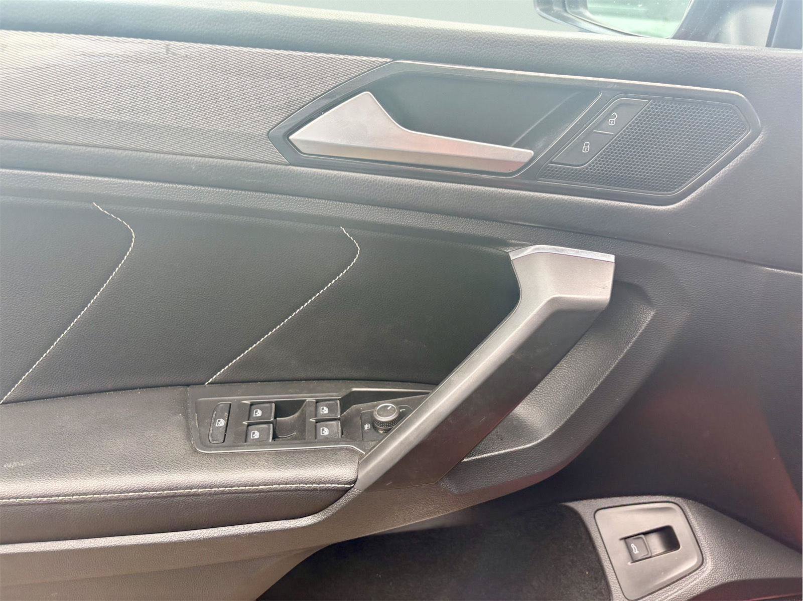 Used 2022 Volkswagen Tiguan SE FWD image 13