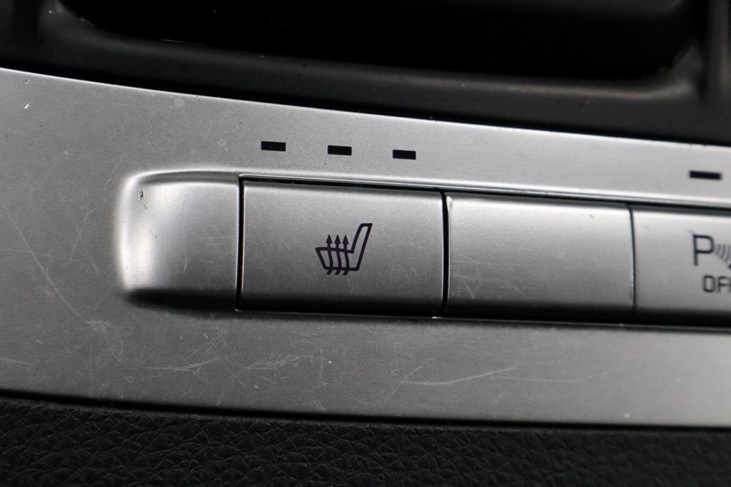 Used 2024 Kia Carnival LX image 11