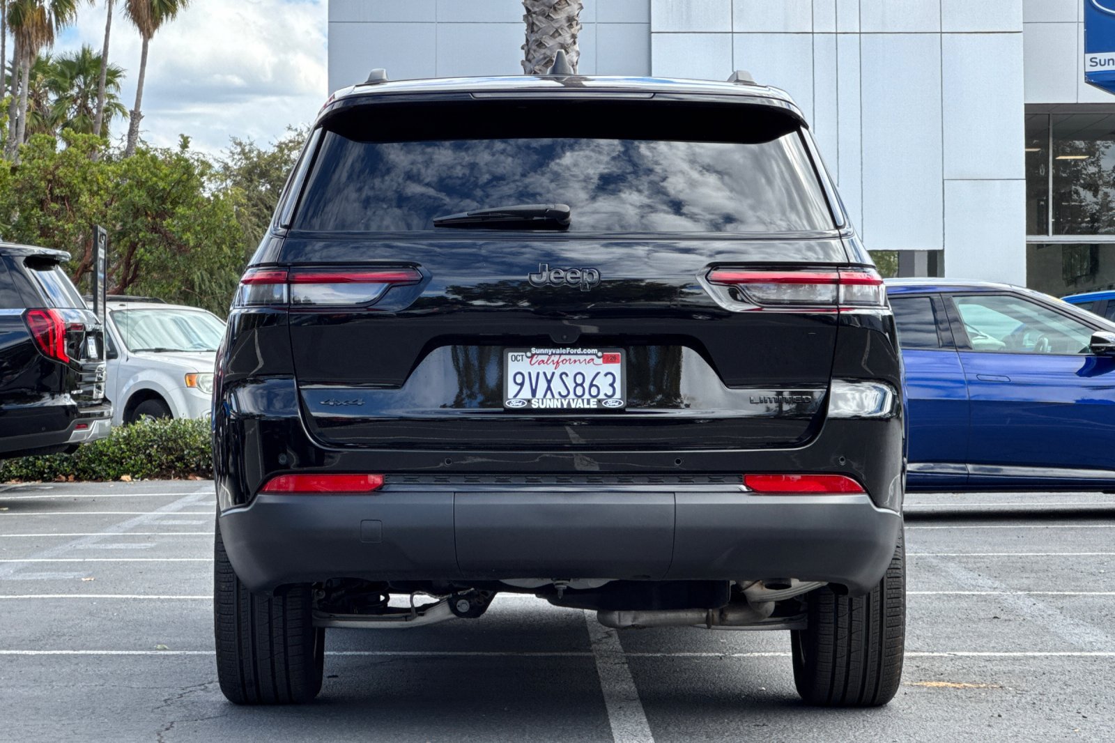 Used 2025 Jeep Grand Cherokee L Limited w/ Black Appearance Package AWD/4WD image 5