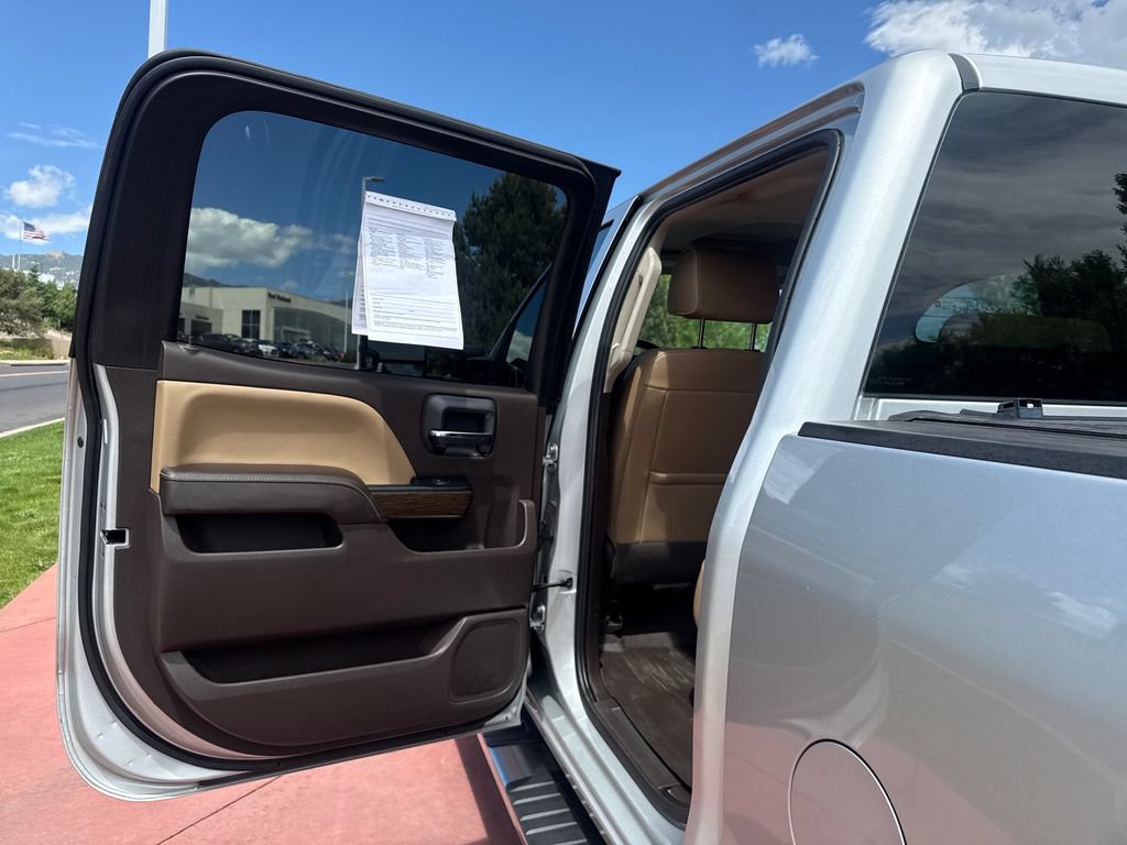 Used 2019 GMC Sierra 2500 Denali w/ Duramax Plus Package AWD/4WD image 17