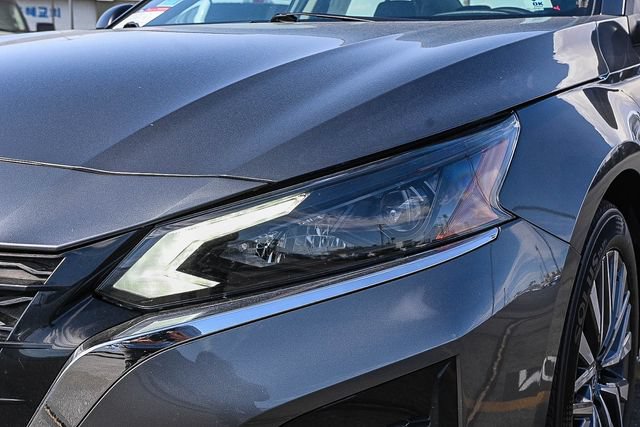 Used 2025 Nissan Altima 2.5 SV FWD image 4