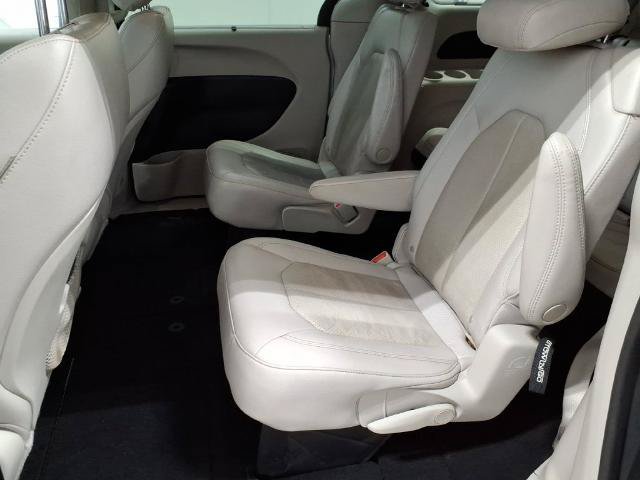 Used 2021 Chrysler Pacifica Touring-L FWD image 14