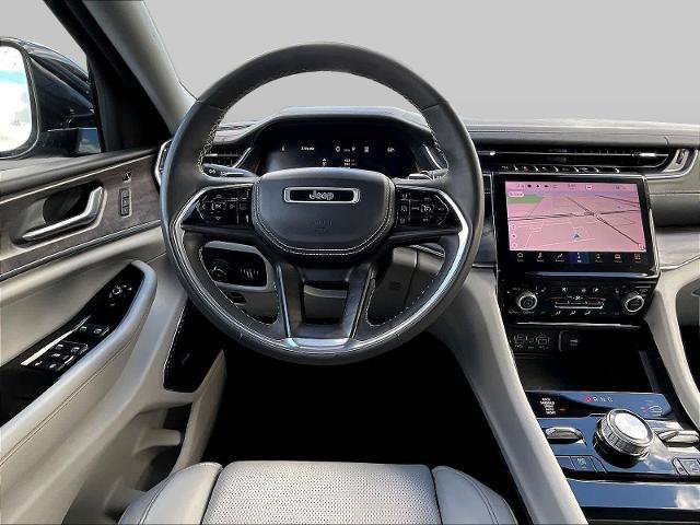 Used 2023 Jeep Grand Cherokee Overland w/ Luxury Tech Group IV AWD/4WD image 10