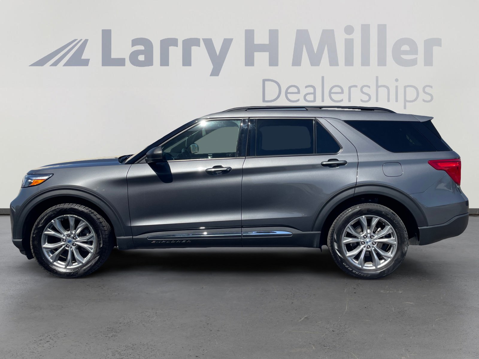 Certified 2023 Ford Explorer XLT w/ Equipment Group 202A RWD image 2