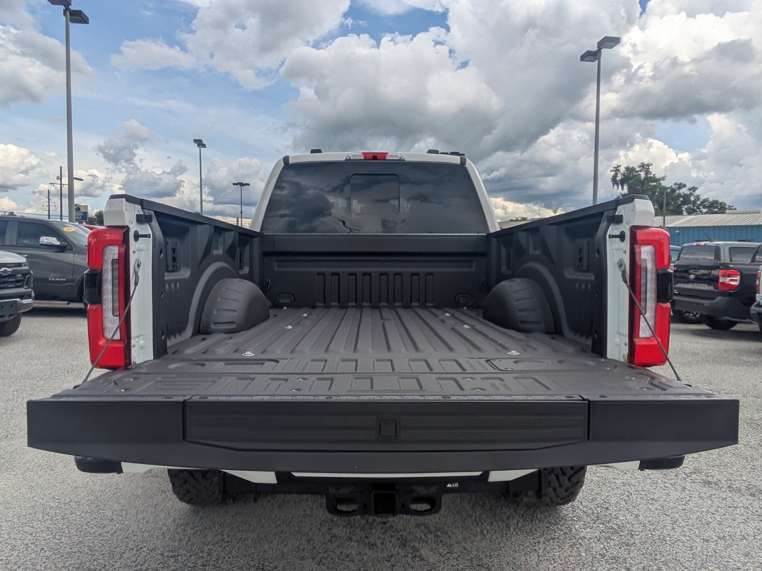 Certified 2025 Ford F350 Platinum w/ FX4 Off-Road Package AWD/4WD image 13