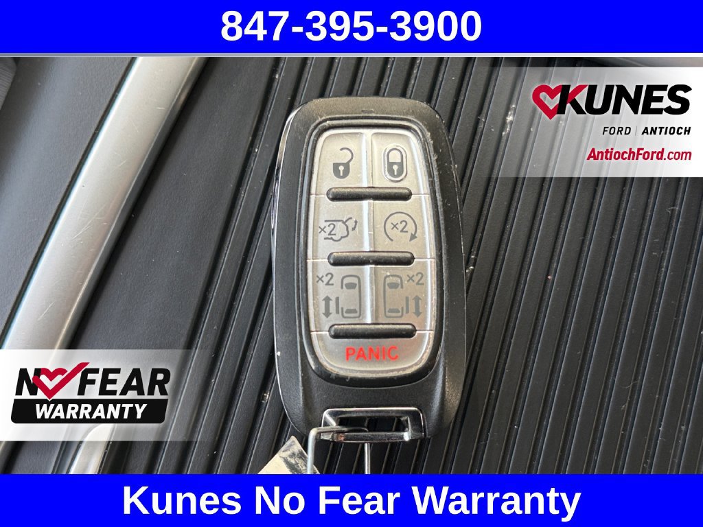 Used 2023 Chrysler Pacifica Touring-L FWD image 46