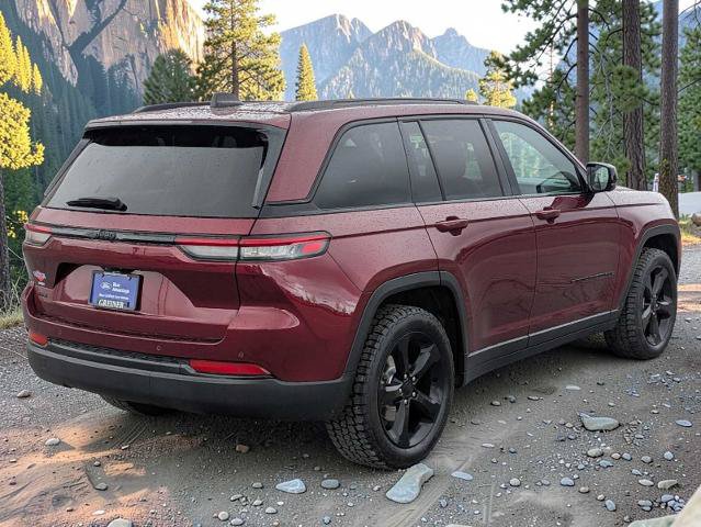 Used 2023 Jeep Grand Cherokee Altitude AWD/4WD image 6