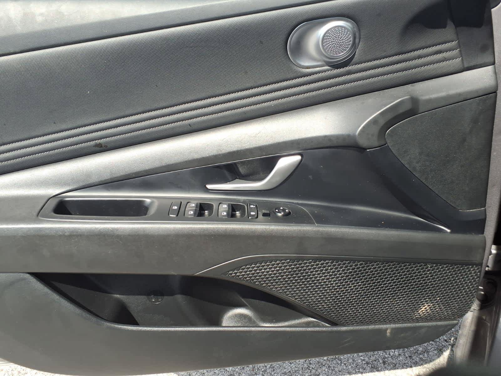 Used 2025 Hyundai Elantra SEL FWD image 19