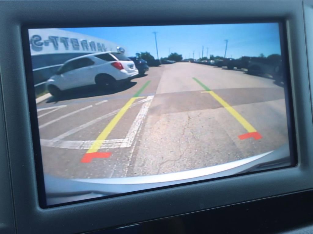 Used 2023 Chrysler Voyager LX FWD image 4