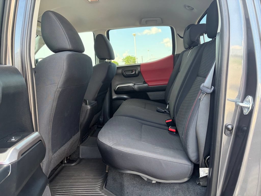 Used 2021 Toyota Tacoma SR5 AWD/4WD image 17